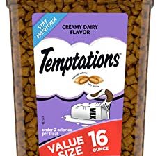 TEMPTATIONS Classic Crunchy and Soft Cat Treats Creamy Dairy Flavor, 16 oz. Tub